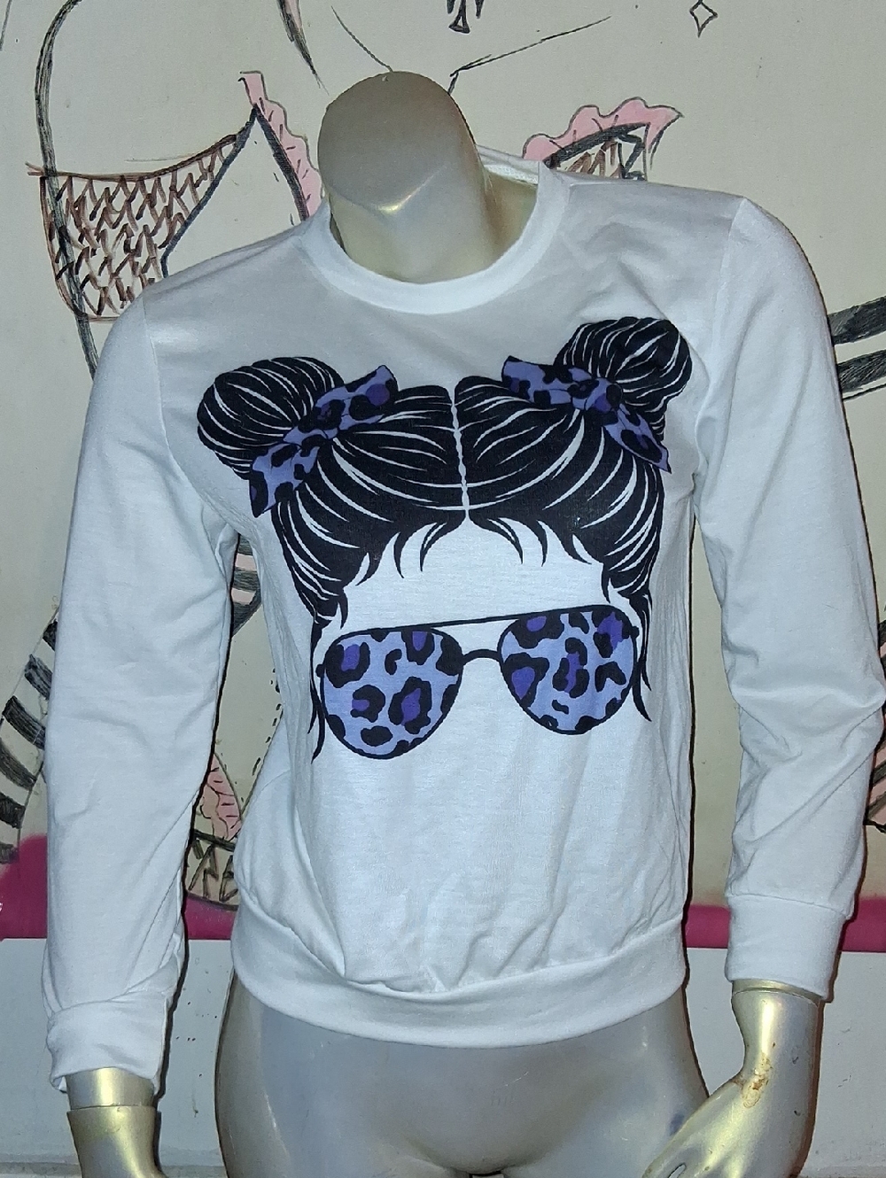 SHEIN White Long-Sleeve Graphic Sweatshirt with Purple Leopard Sunglasses